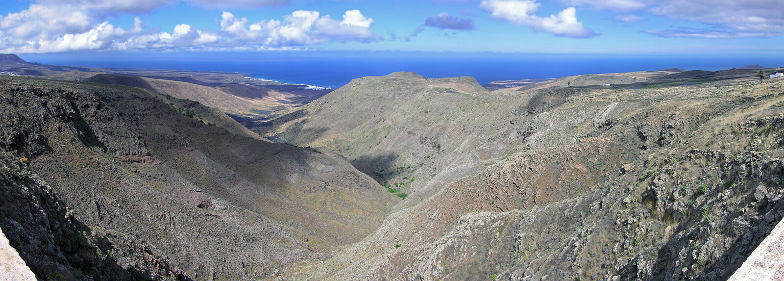 Panorama cycliste sur la LZ-10 dans le nord de Lanzarote