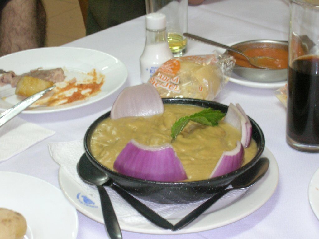 Gofio escaldado, ein dicker Brei aus geröstetem Getreidemehl mit Fischbrühe, ein typisch kanarisches Gericht von Lanzarote
