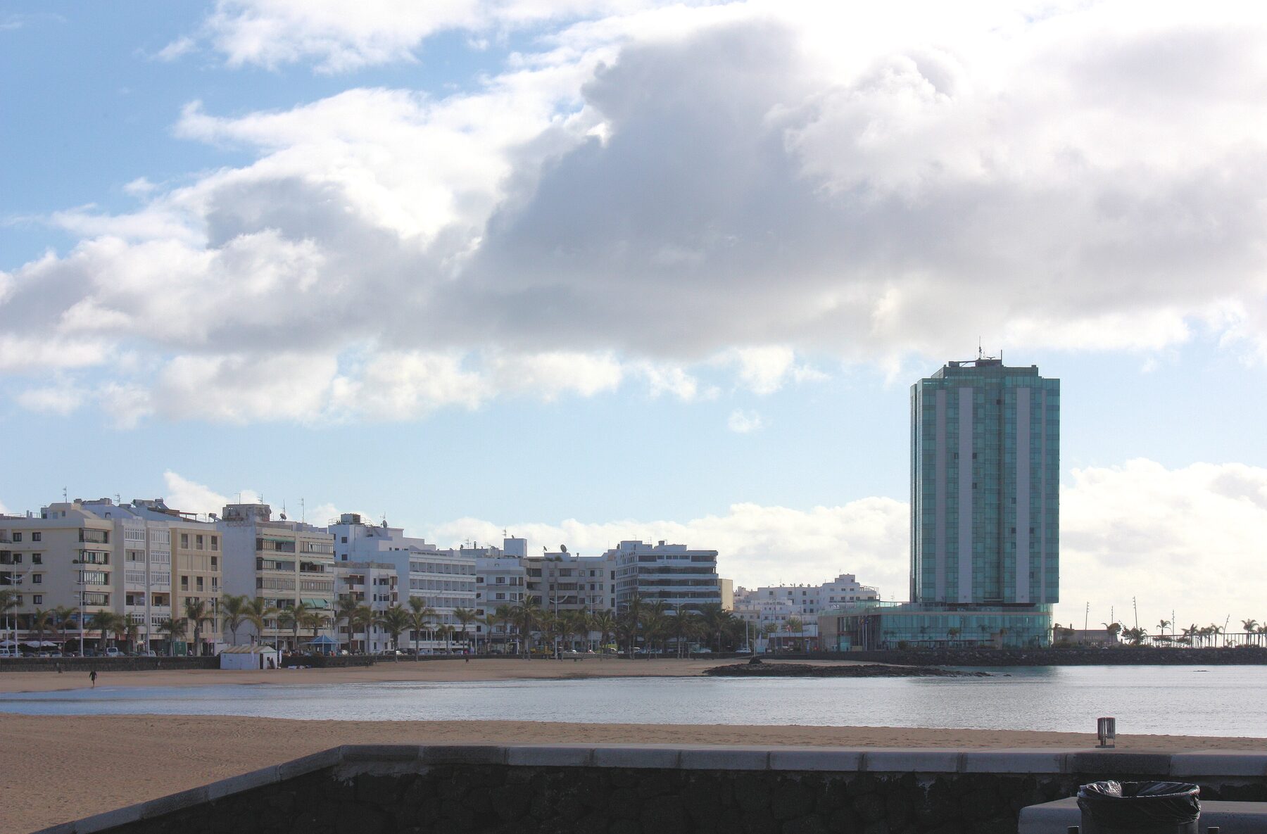 Playa del Reducto in Arrecife with the Gran Hotel in the background, Lanzarote