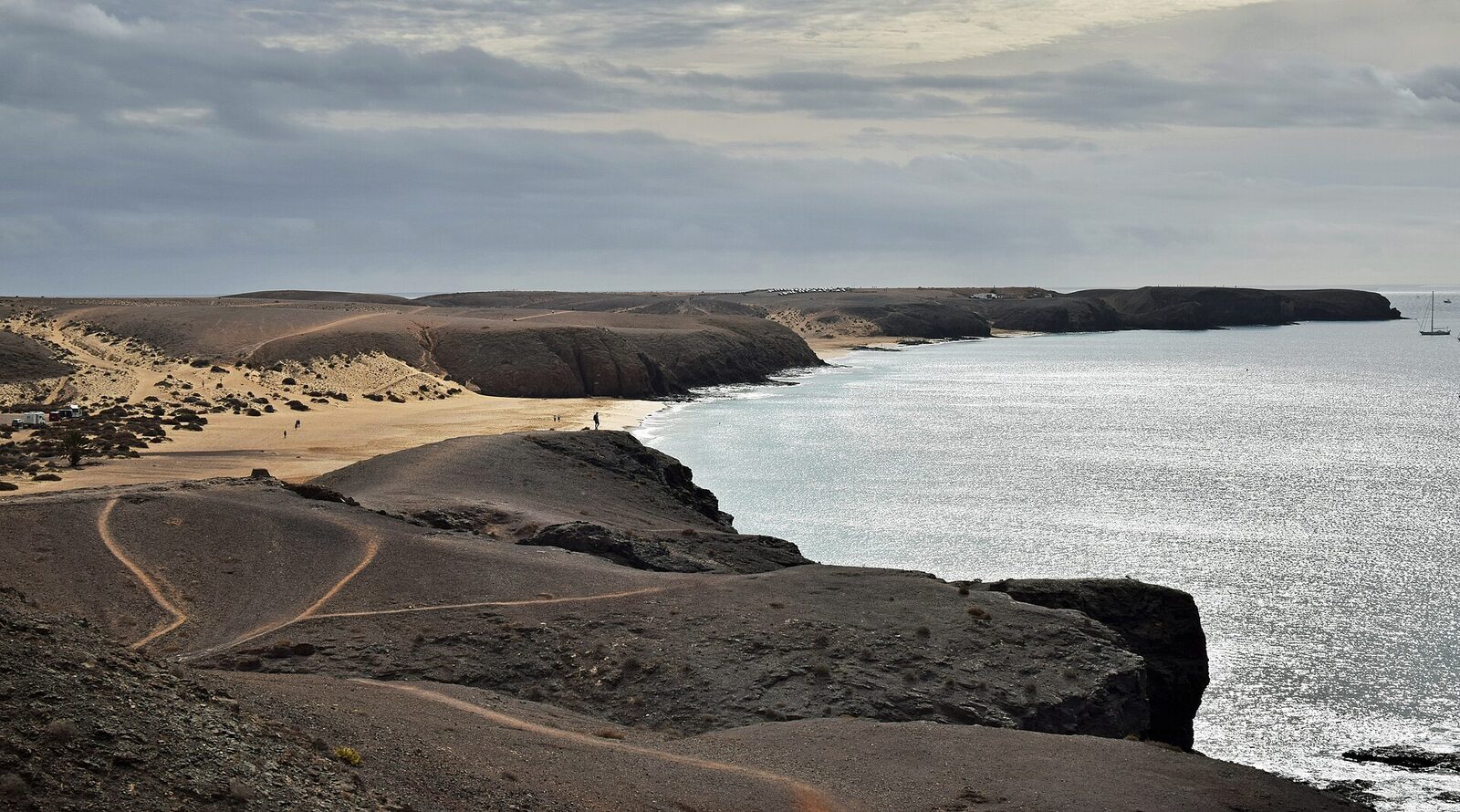 Playa Mujeres cerca de Playa Blanca, en Lanzarote, la mayor de las playas de Papagayo