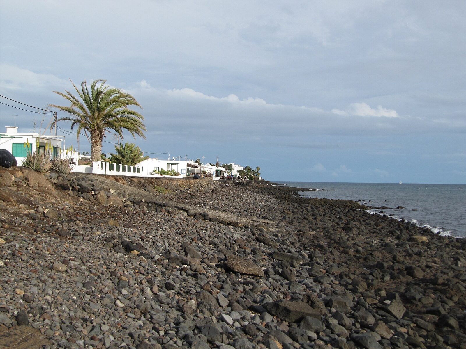 Playa Quemada, un pequeño pueblo pesquero sin urbanizar al sur de Puerto Calero, en Lanzarote