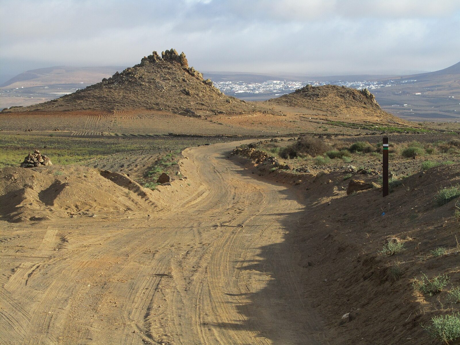The pale sand plains of El Jable at San Bartolomé, Lanzarote
