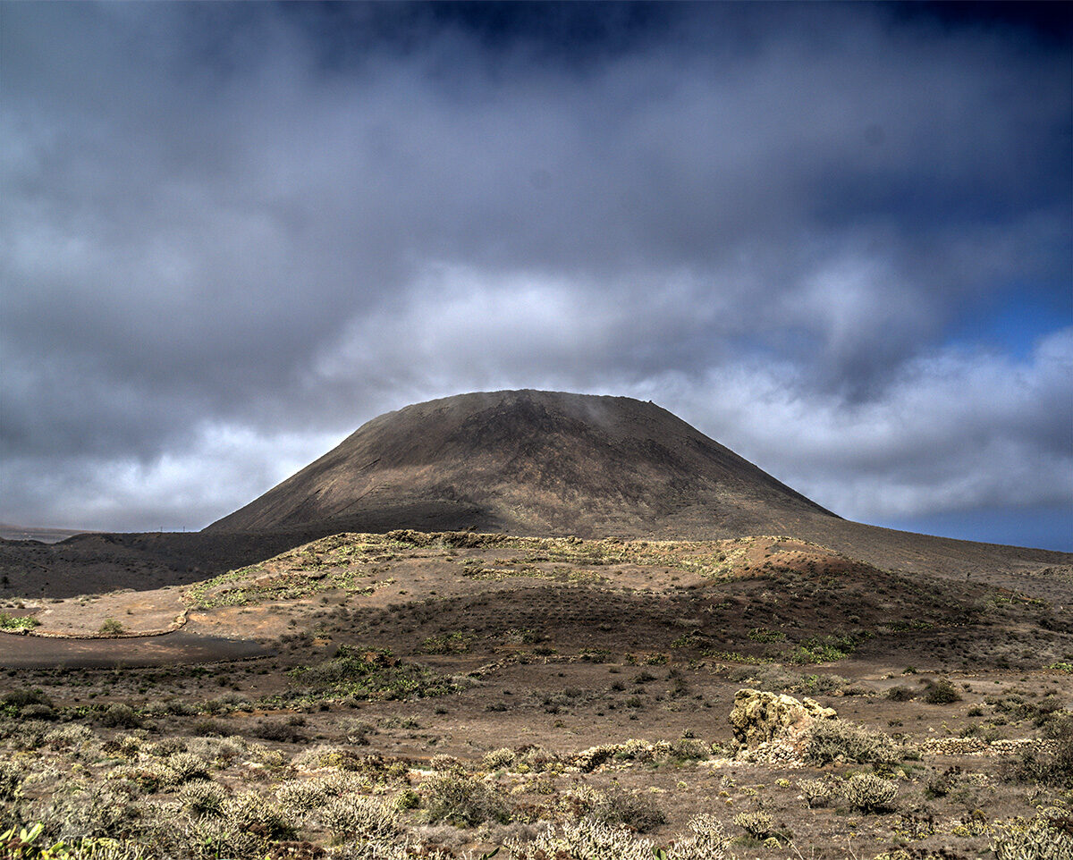 Cône volcanique de Montaña Corona dans le nord de Lanzarote